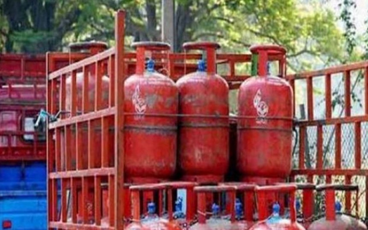 Today, the price of domestic LPG cylinders has increased by Rs 50; view the new prices here.