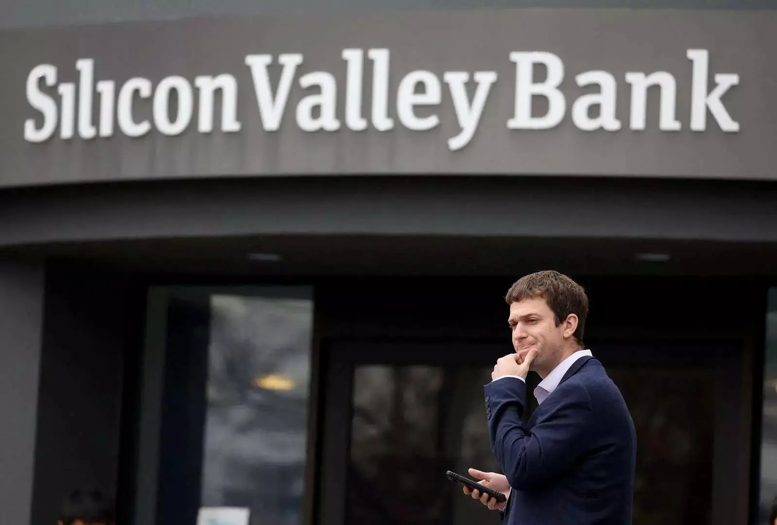 After the failure of Silicon Valley Bank, large banks see a surge in deposits.